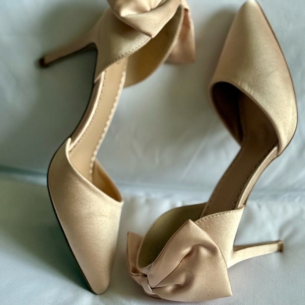 Journee Collection Tanzi Pump Heels with Pointed Toe and d'Orsay Cut